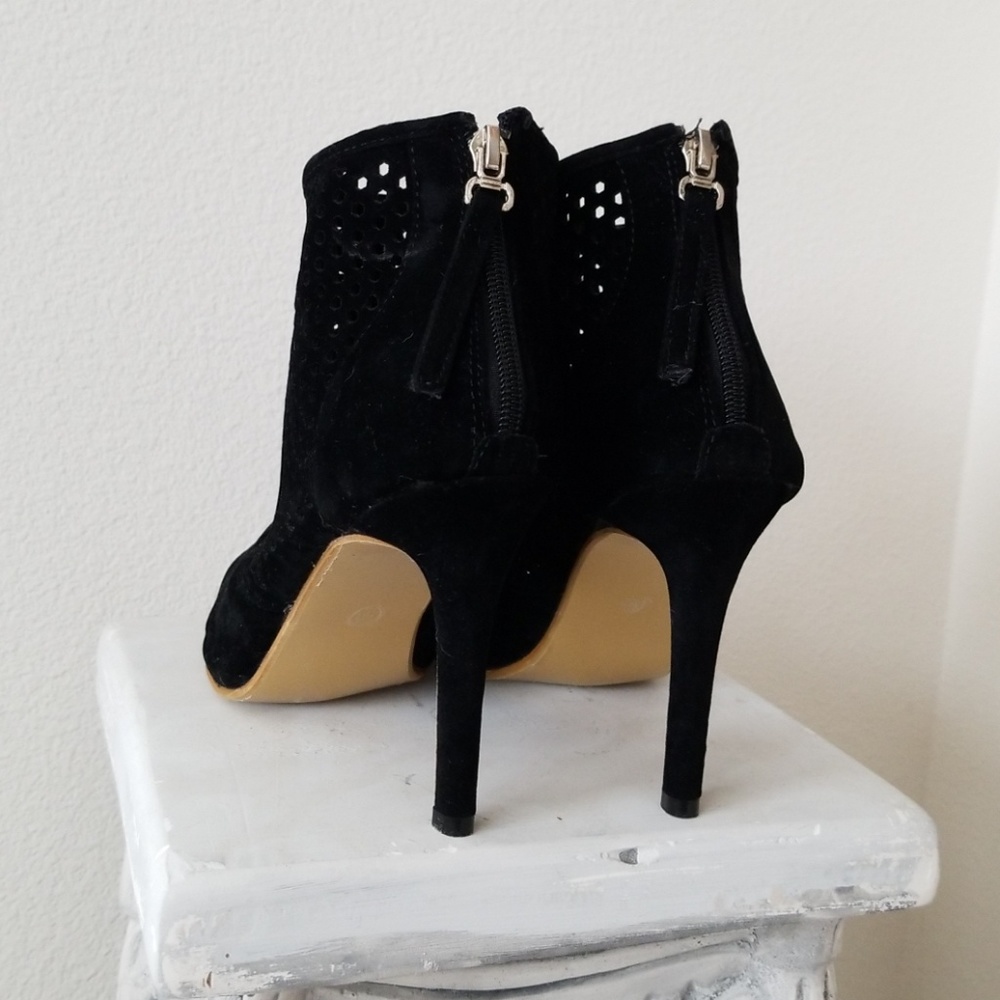 NWOT Statement Black Stilletos
